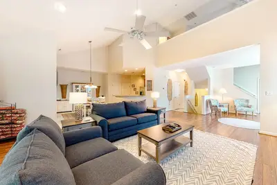 Image de Bear Trap Dunes condo with screened porch, deck, pools, saunas & beach shuttle
