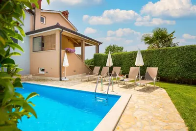 Image de Belle maison de vacances privée avec piscine privée, climatisation, Wifi, Tv, terrasse et parking