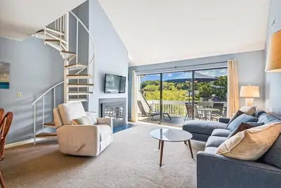 Image de Updated Sea Colony condo with pools, hot tubs, lake views, & high-speed WiFi