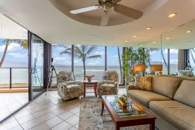 Image de Oceanfront condo with lanai, central Ac, W/D, pool, hot tub & beach access