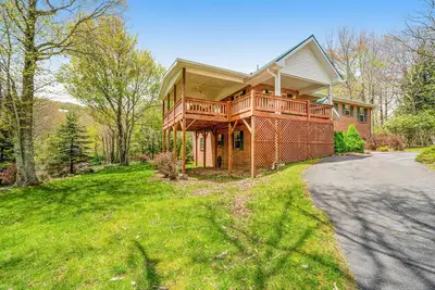 Image de Spacious home with golf course views, fireplace, WiFi, W/D, & Ac - snowbirds Ok