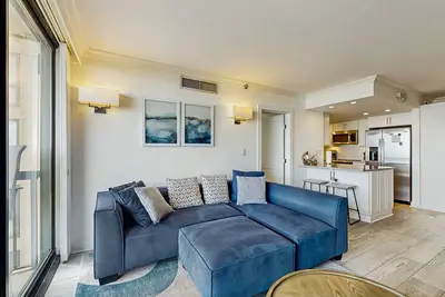 Image de Sea Colony Ocean renovated beachfront condo with balcony, Ac, pools, & tennis