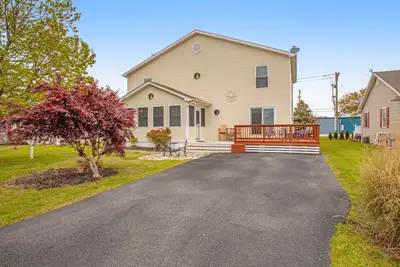 Image de Lovely home near the ocean, w/ fire pit, tiki bar, washer/dryer, WiFi, & Netflix