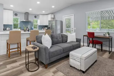 Image de Sea Glass Cottage - Charming Apartment Minutes to St Pete Downtown
