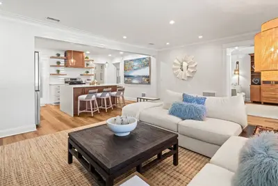 Image de Get 20% Off Rent 30+ Nights |Sea Glass Inn - Stylish Home with Covered Patio and Gameroom in St Pete