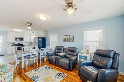 Image de Newly renovated beach home with decks, ocean views, and outdoor shower