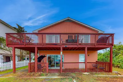Image de Dog-friendly Fenwick Island home with wood stove & beach access – walk to shops