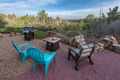 Image de Canyon and Mountain Views