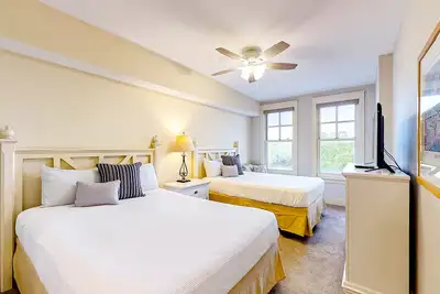 Image de Bright & cozy coastal condo with shared pools, hot tubs, fast WiFi & central Ac