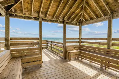 Image de Oceanfront condo with pool, WiFi, cable, partial Ac, and free parking