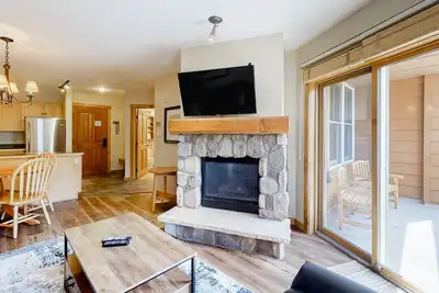 Image de Newly renovated mountain escape with pool, hot tub, WiFi & easy slope access