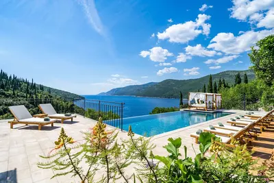 Image de Authentic and unique seafront Mediterranean Villa