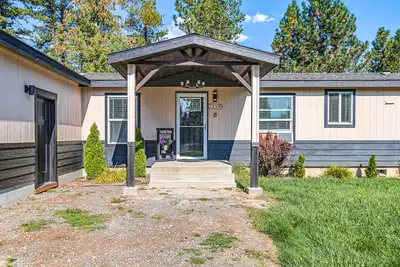 Image de Riverfront ranch with large deck, fire pit, dock, W\/D, & mountain view