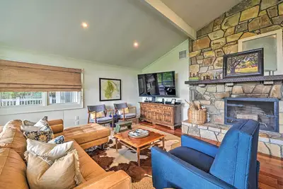 Image de Cashiers Retreat w/ Fireplace & Mtn Views!