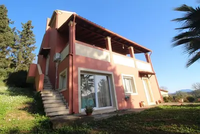 Image de Appartement 'Olive Luxouri' avec vue sur la montagne, jardin & Wi-Fi