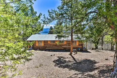 Image de Idyllic Twin Lakes Escape w/ Deck + Fire Pit!