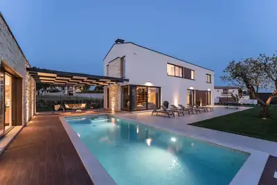 Image de 8-10 persons, pool, whirlpool, sauna, play facilities