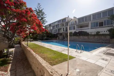 Image de 2 bed penthouse in the centre, pool, ocean view. Jacaranda