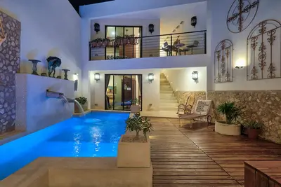 Image de Remodeled historical Home, a walking distance from Central plaza