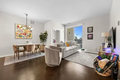 Image de Fully Stocked Trendy Condo Close To Downtown And The Beach