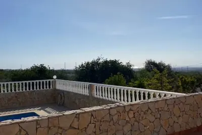 Image de Villa Sol, grande villa + piscine privée, jardin, vues vers la mer et collines
