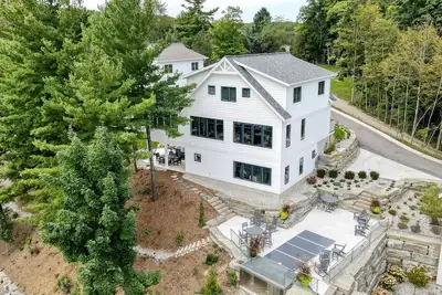 Image de Traverse City Lakemore Resort Luxury Lakefront Home w/ Hot Tub on Arbutus Lake