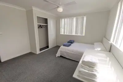 Image de 3-Bedrooms all with attached bath townhouse in Shortland