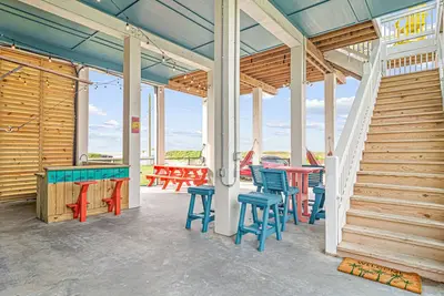 Image de Steps from Beach~Family Friendly~Pets~Hot tub~Tiki bar~Ping pong