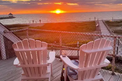 Image de Spectacular Montauk Sunset in Gated Community - Perfect for Families!