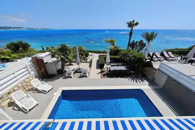 SunResidence, 3 bed, first line, Coral bay