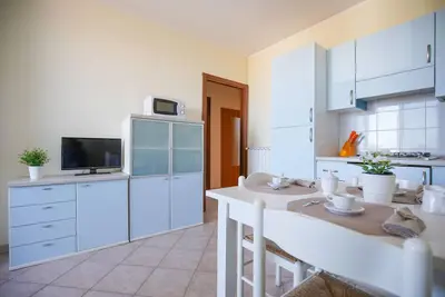 Sea view home with patio with barbecue, private garden and parking space