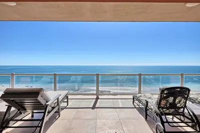 Spacious Oceanfront Escape Luxury Condo with Stunning Views, 4 Br/4 Ba Condo in Las Palomas -- Huge