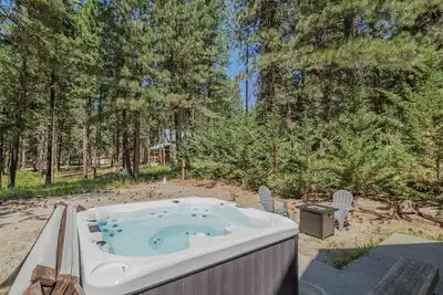 Image de Cascade Adventure-Hot Tub, Roku, Firepit, Bbq