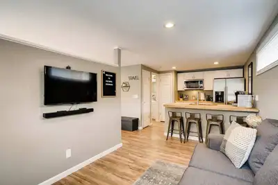Image de Olympic Studio! Hot Tub with Bbq & Fire Pit