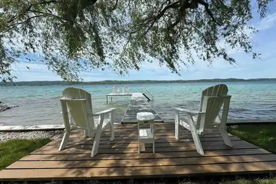 Image de Willow Tree Cottage: Waterfront on Suttons Bay