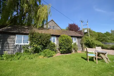 Duckpond Cottage - sleeps 2 guests  in 1 bedroom