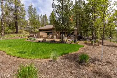 Image de Rhod12 - Dreamy Backyard, Hot Tub, Sharc Passes for 2025 - Rhod12
