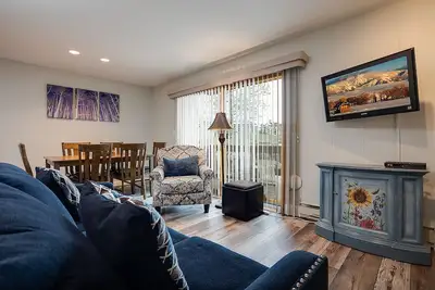Image de Sc460 | Super Stylish Condo | Ski In | Short Walk to Base Area