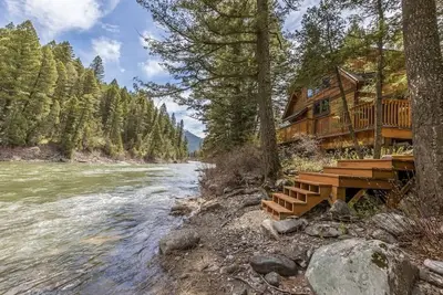 Image de A River Runs Through It - True Montana Retreat