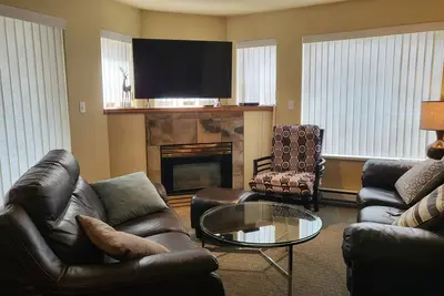 Image de Spacious 4 Bedroom in heart of Whistler Village