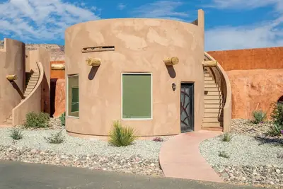 Image de Spacious Cliff Dwelling Near Zion – 10 Min Drive