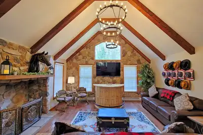 Image de Red Rock Run - Lux 6 Br Secluded Hot Tub & Linens