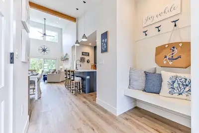 Image de Pets, Waterfront, Hot Tub, Fire Pit, Noon Checkout