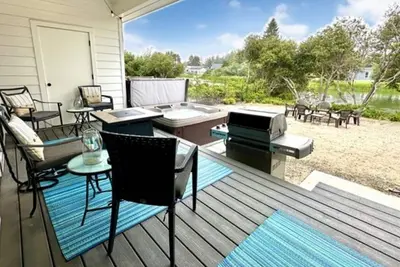 Image de Waterfront, Pets Welcome, Fire Pit, Noon Checkout