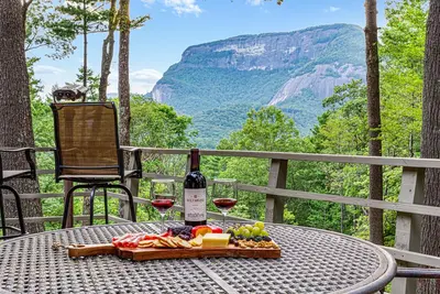 Image de Mt Getaway w/Spectacular Views, Hot Tub, Fire Pit, 10 acres, 4 miles to Cashiers