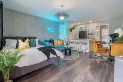 Image de The Sapphire | Creative Studio | Sleep 5 in Austin