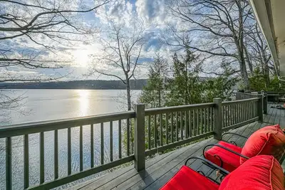 Image de Dog-friendly house on the lake, central Ac, & Ev charger