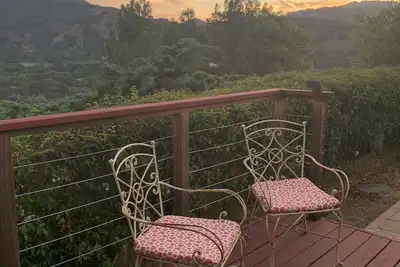 Image de Stunning Mountain Views - Bright & Cheerful - Wine Tasting Village Charm