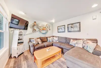 Image de Whimsical Oceanview Home with Private Hot Tub & Nearby Beach Access - Dogs Ok