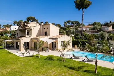 Image de Maison familiale avec piscine au calme absolu